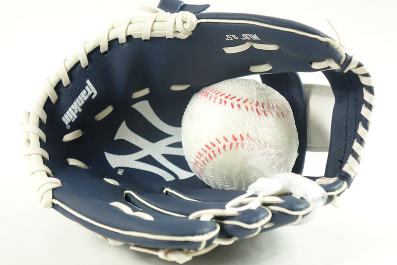 Franklin MLB New York Yankees Youth Teeball Glove and Ball Set 9.5