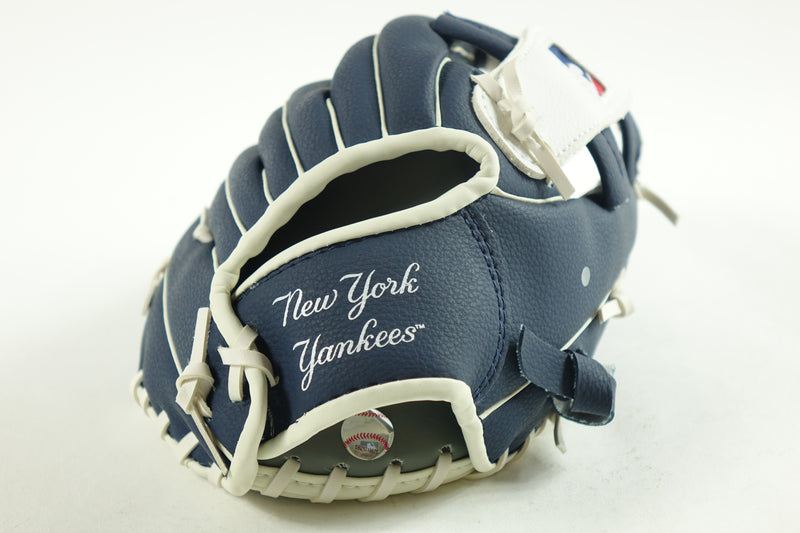 Franklin MLB New York Yankees Youth Teeball Glove and Ball Set 9.5